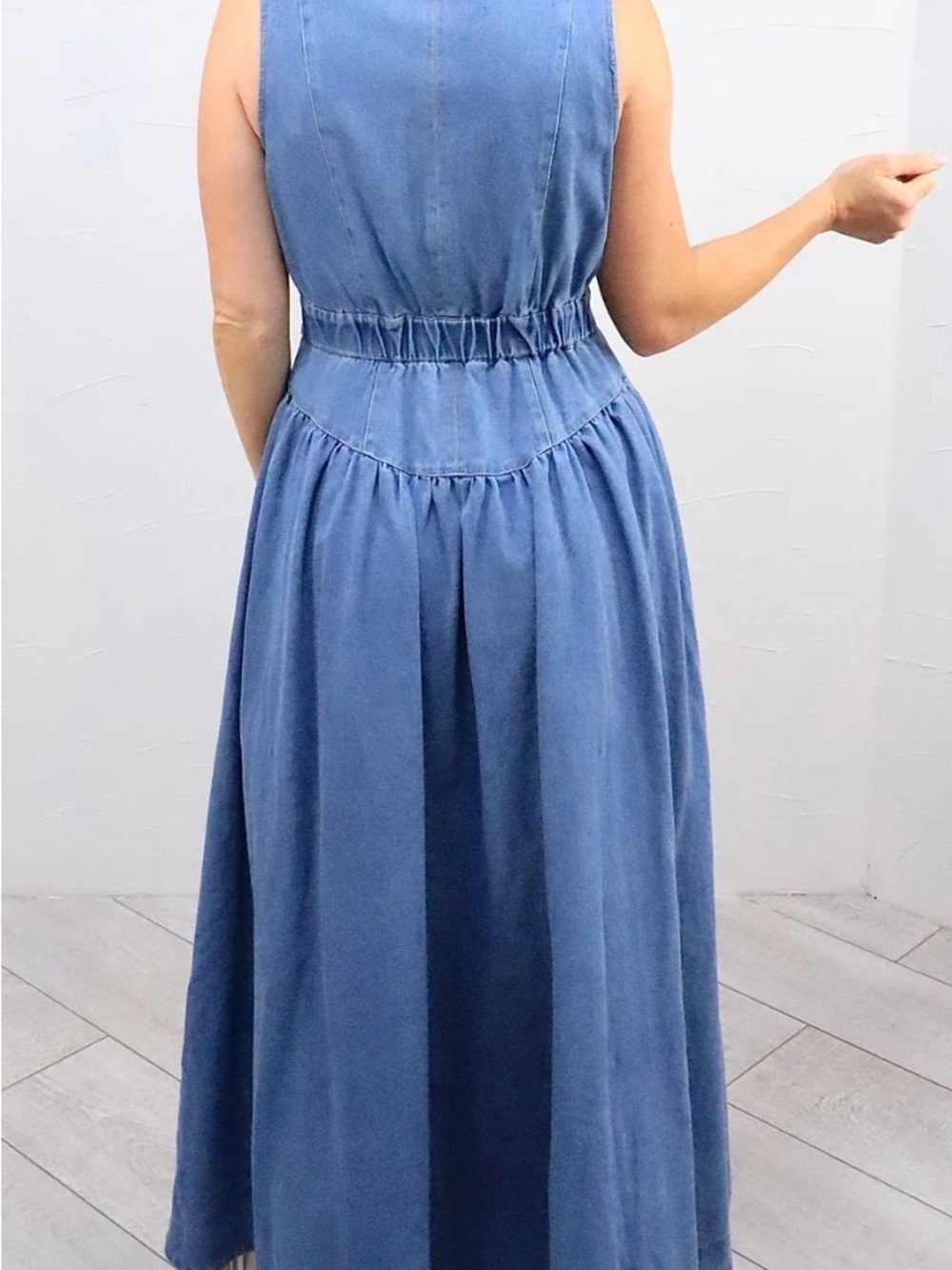 Sleeveless Denim-Blue Button-Front Maxi Dress - Picture 2 of 5